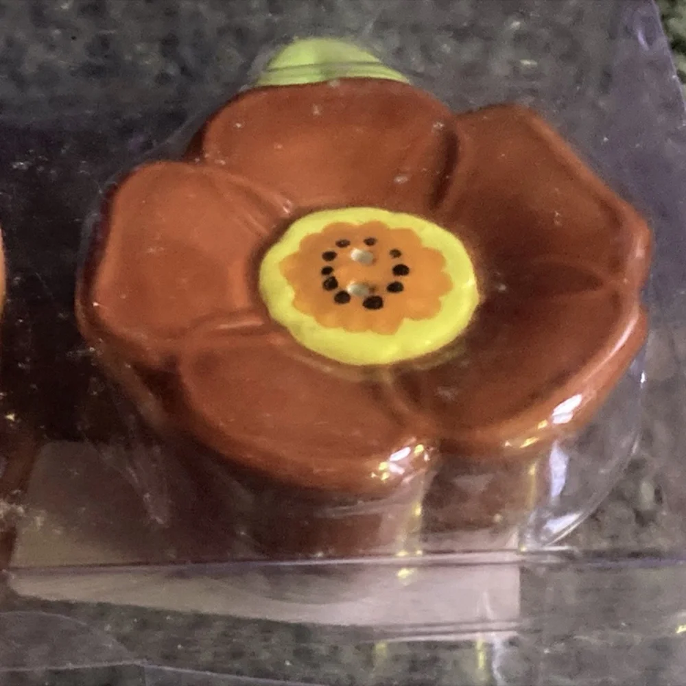 PANSY SALT AND PEPPER SHAKERS - PANSY FLOWERS - RED, ORANGE, YELLOW - UNUSED